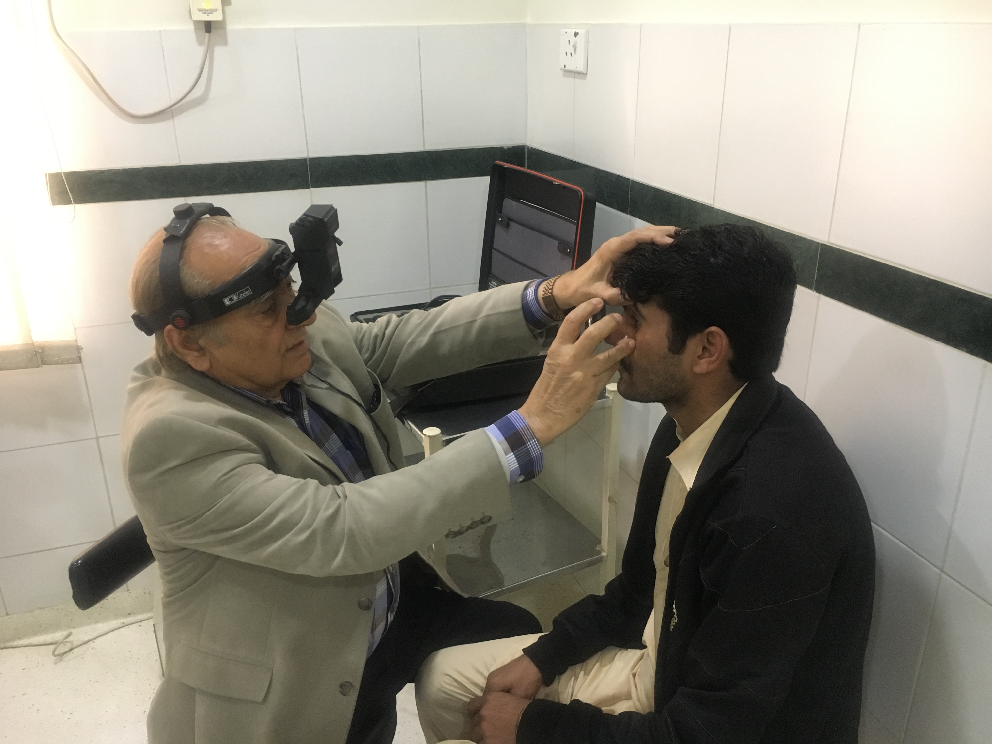 Indirect Ophthelmoscopy to Examine Retina